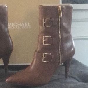 Michael Kors Lori Bootie size 6